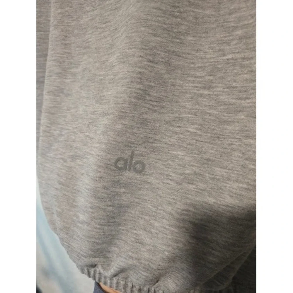 ALO Yoga elevate your